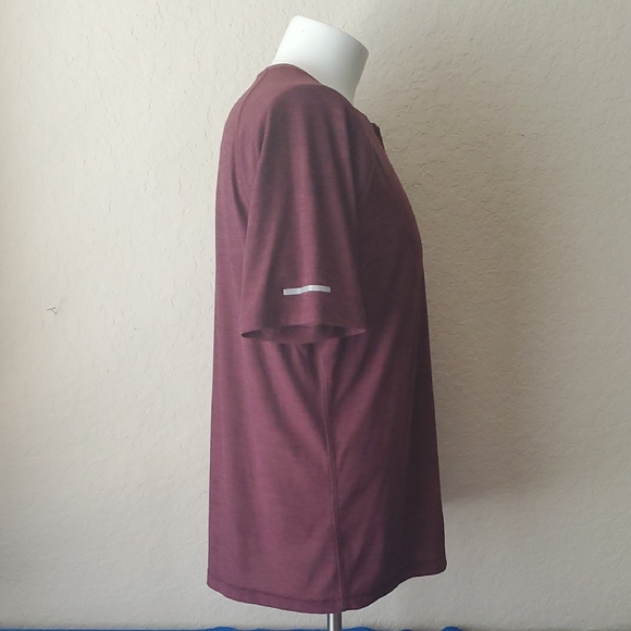 4/$20 Old Navy Active Breathe On Large Burgundy Top - Picture 5 of 6